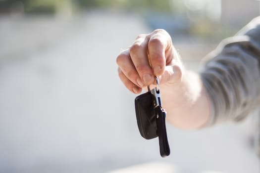 Mobile car locksmith